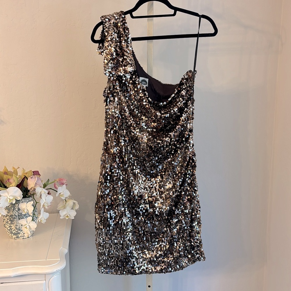 Sequined One-Shoulder Cocktail Dress - Silver